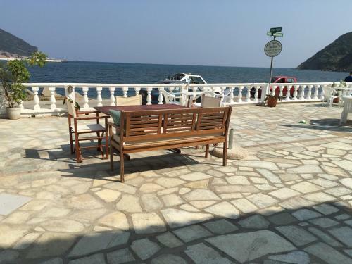 Hostal Villa Apostolis Studios