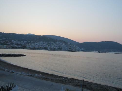 Hostal Villa Apostolis Studios