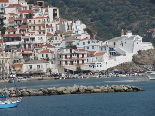 Hostal Villa Apostolis Studios