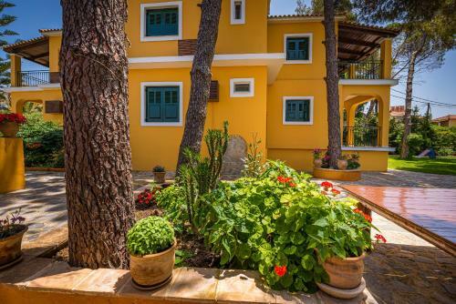 Zarkadis Beach Apartments