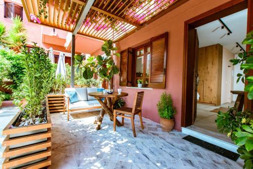 Aparthotel Anais Suites