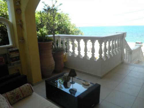 Dimitra Studios & Apartments