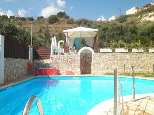 Dimitra Studios & Apartments