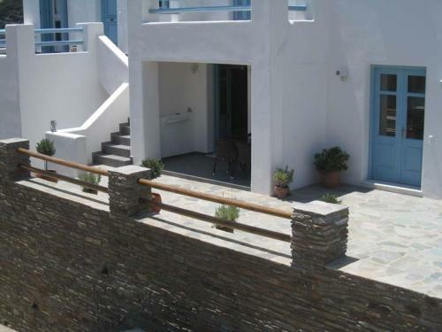 Karaoulanis Apartments