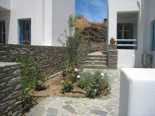 Karaoulanis Apartments