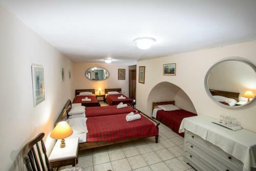 Hostal Achilleas Pension