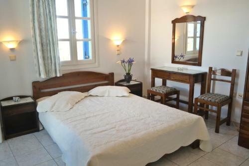Hostal Mina's Studios In Naxos Island