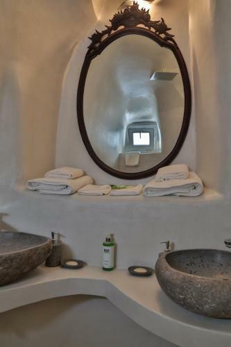 Trieris Villa & Suites
