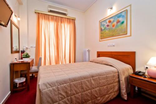 Triton Hotel Piraeus
