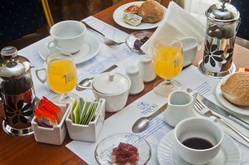 Triton Hotel Piraeus