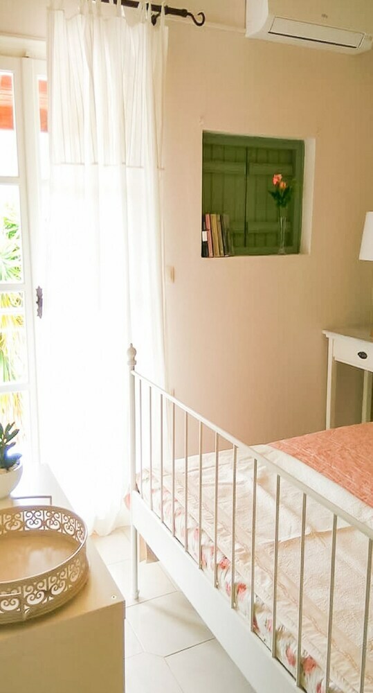 Maria's Studios & Apartments