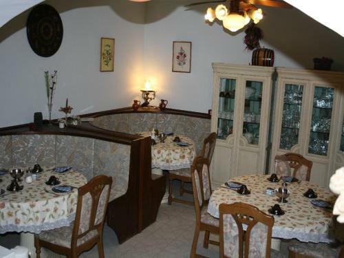 Hostal Marika Vend�gh�z
