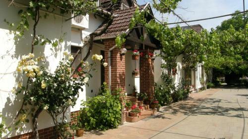 Hostal Marika Vend�gh�z