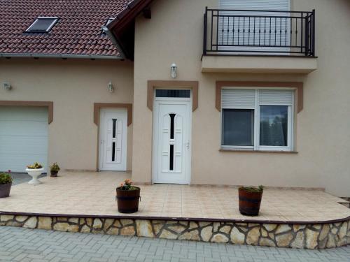 B.�.zs. Apartman