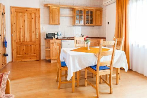 Tak�cs Apartmanh�z