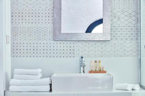 Hotel La Maltese Oia Luxury Suites