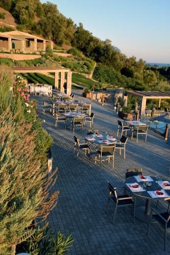 Hotel Elimnion Resort
