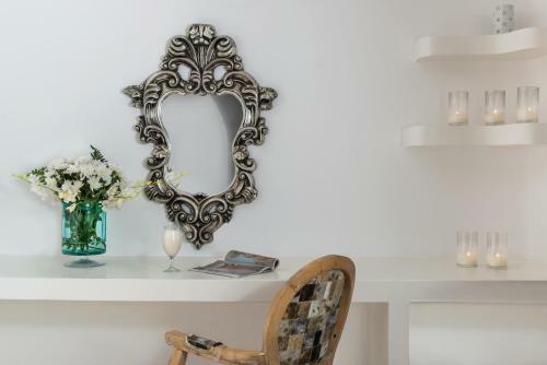 Hotel White Santorini Suites & Spa