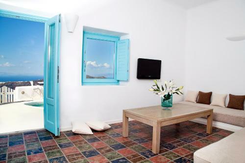 Hotel White Santorini Suites & Spa