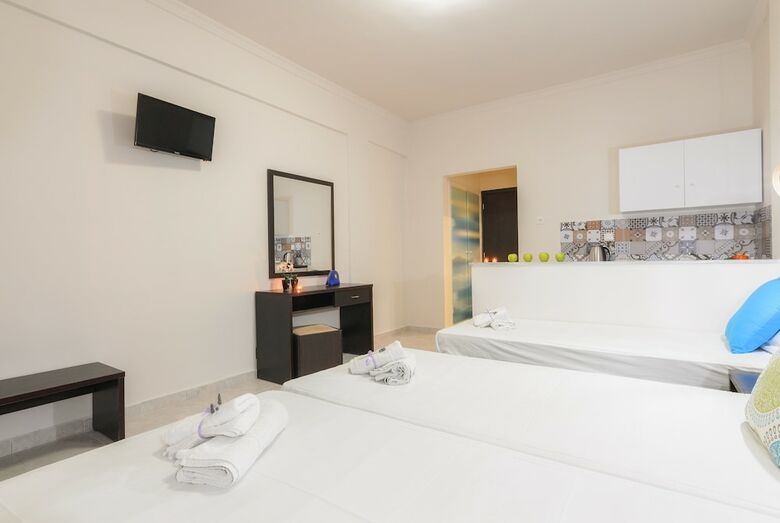 Mouria Studios & Apartments