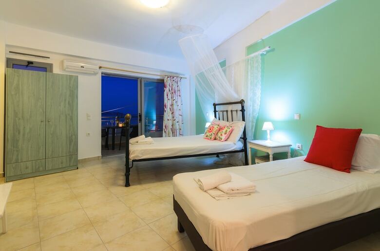 Mouria Studios & Apartments
