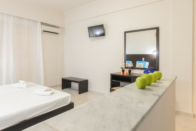 Mouria Studios & Apartments