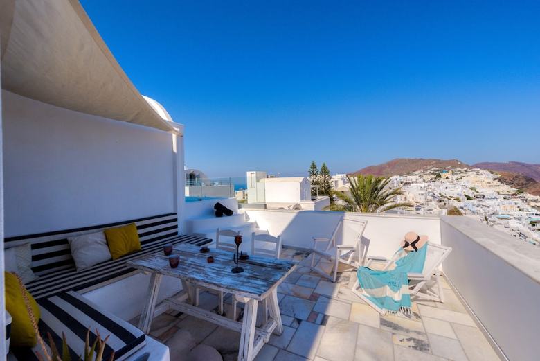 Oia Captain's Villa