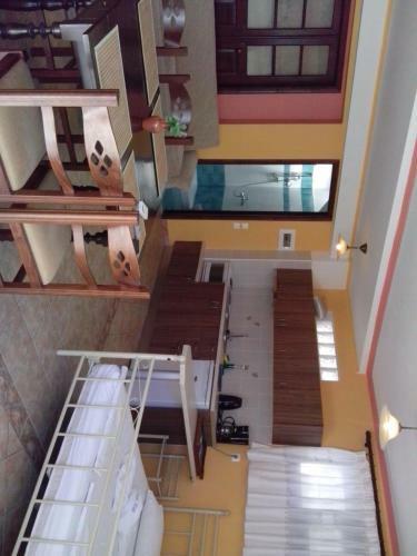 Green Hill Studios & Apartments
