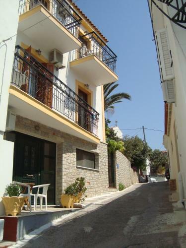 Green Hill Studios & Apartments