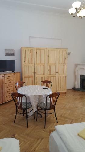 Hostal Okszi Vend�gh�z