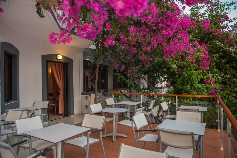 Fevro Hotel