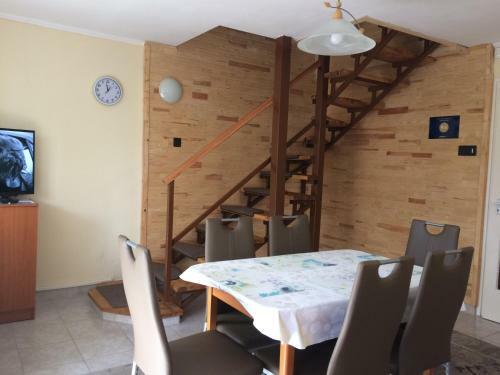 Mona Apartman
