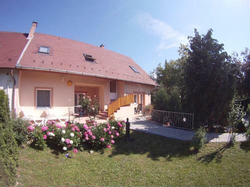 Napsug�r Apartmanh�z
