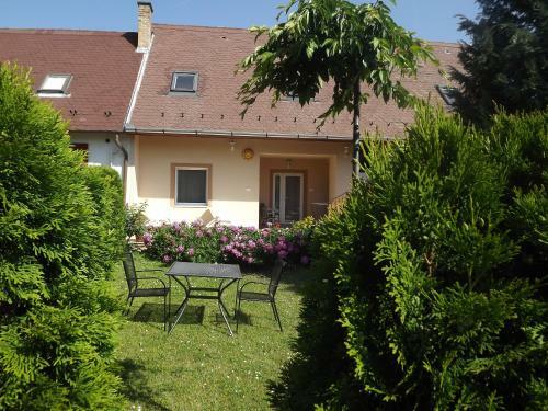 Napsug�r Apartmanh�z