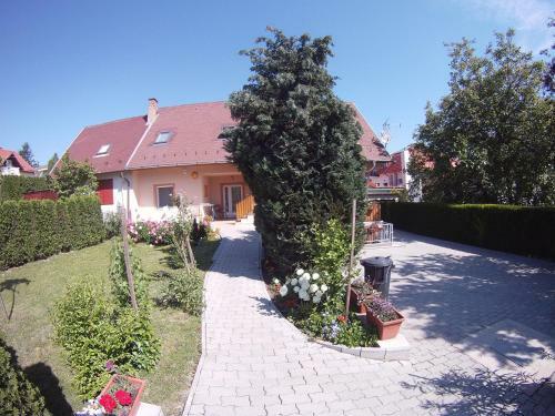 Napsug�r Apartmanh�z
