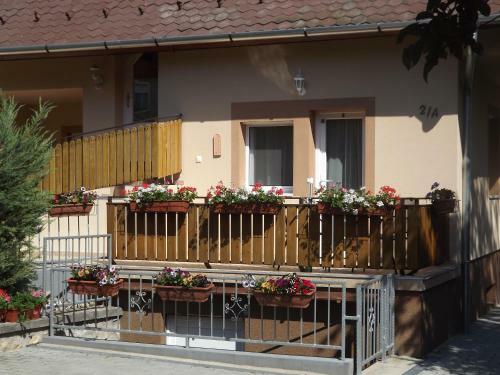 Napsug�r Apartmanh�z