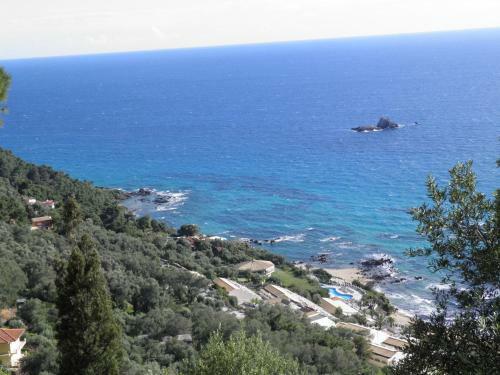 Akis Apartments