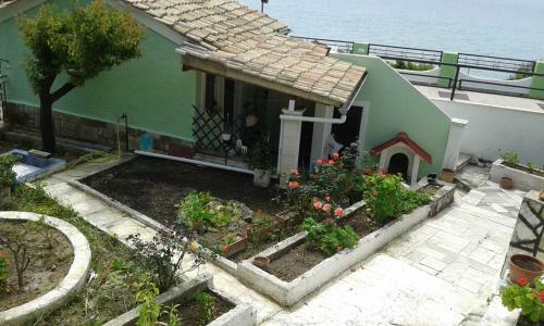Akis Apartments