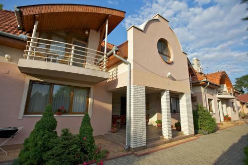 Apartamento Aranyapartman