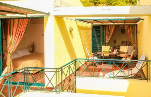 Manto On The Beach Apartments