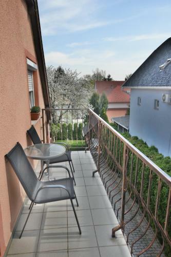 Sz�cs�nyi Apartman