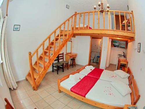 Hostal Glaros Guesthouse