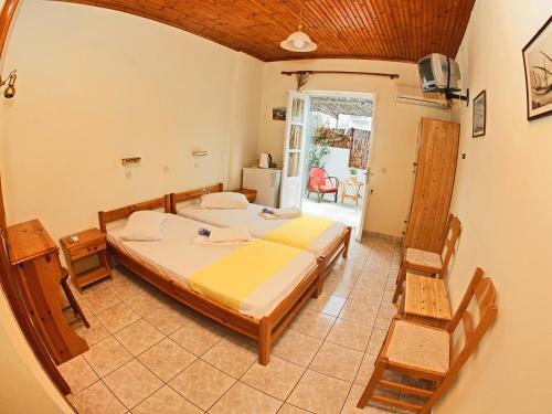 Hostal Glaros Guesthouse