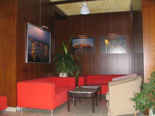Mary-ann Non-stop Apartments