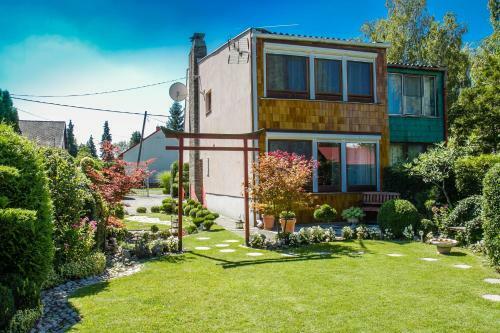 Holiday Home In Balatonmariaf�rdo 19517