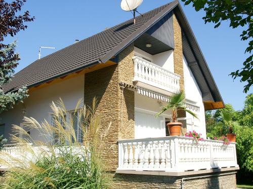 Villa Holiday Home Balaton H443