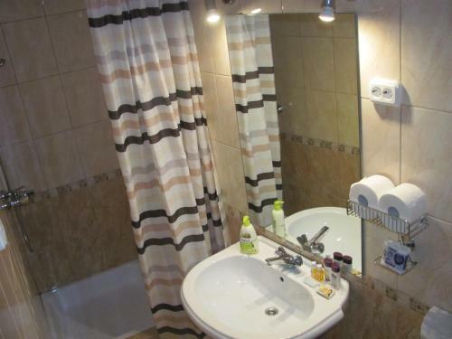 K�roly Apartments