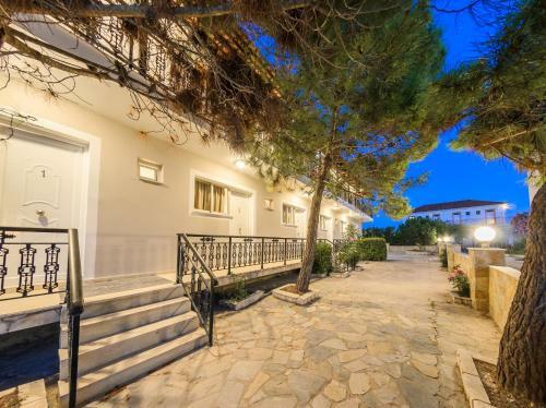 Maria Studios & Apartments