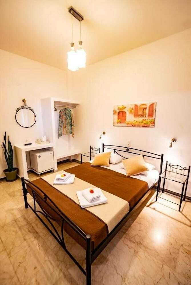 Hostal Join Us Low Cost Rooms