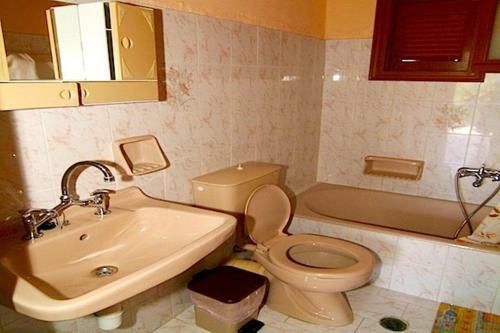 Hostal Chrysanthy Apartments